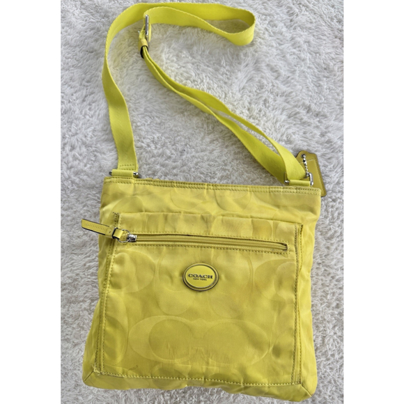 Vintage 90’s Coach Signature Logo Yellow
Nylon Colorblock Crossbody Bag F77408 - Picture 9 of 15